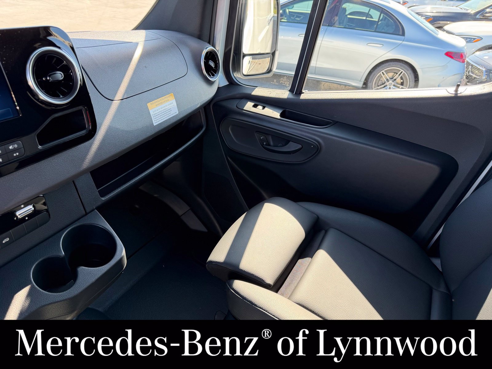 Used 2025 Mercedes-Benz Sprinter 2500 image 20