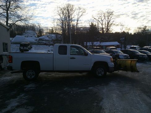 Used 2010 GMC Sierra 2500 W/T w/ Snow Plow Prep Package image 4