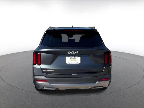 Used 2024 Kia Sorento S image 12