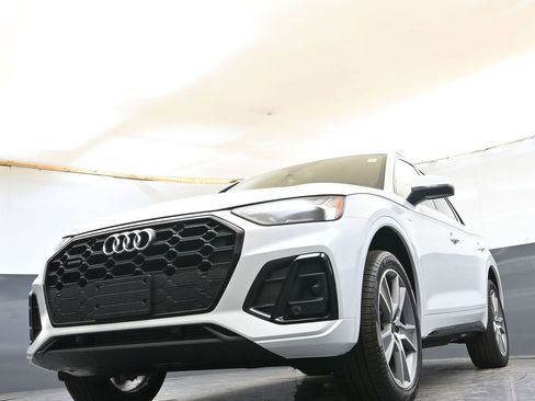 Certified 2025 Audi Q5 2.0T Premium w/ Convenience Plus Package image 40