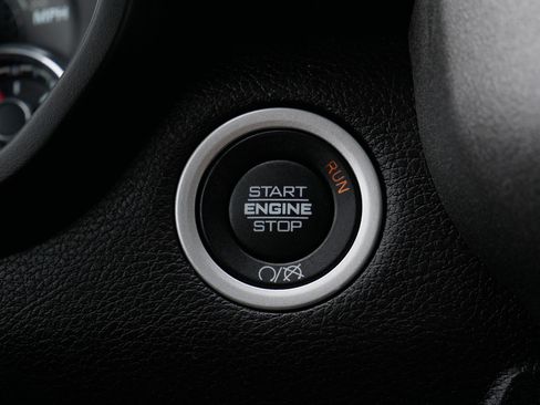 Used 2024 RAM 2500 Tradesman w/ Chrome Appearance Group image 27