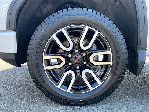 Used 2024 GMC Sierra 1500 AT4 w/ AT4 Preferred Package AWD/4WD image 35