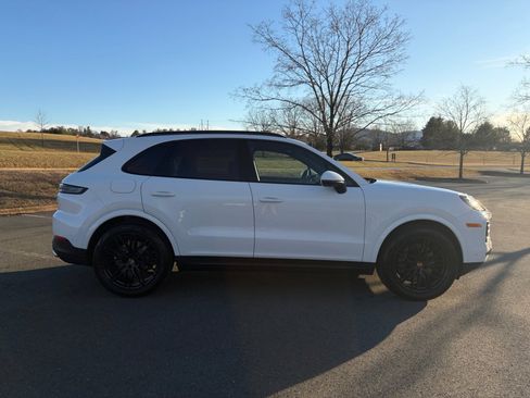 New 2026 Porsche Cayenne image 8