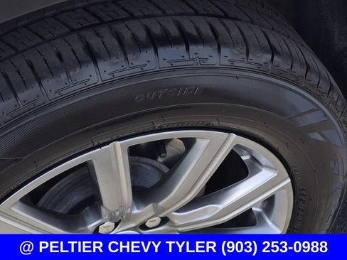 Used 2021 Cadillac XT4 Premium Luxury FWD image 7