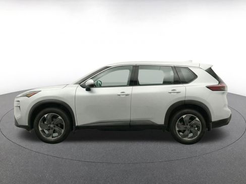 Used 2025 Nissan Rogue SV FWD image 4