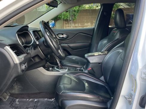 Used 2016 Jeep Cherokee Trailhawk w/ Leather Interior Group AWD/4WD image 3