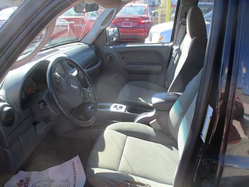 Used 2005 Jeep Liberty Renegade AWD/4WD image 9