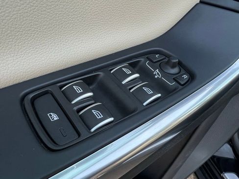 Used 2018 Volvo S60 T5 Inscription Platinum w/ Climate Package image 36