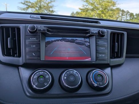 Used 2017 Toyota RAV4 LE FWD image 21