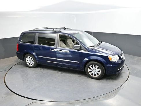 Used 2012 Chrysler Town & Country Touring-L w/ Entertainment Group #2 FWD image 15