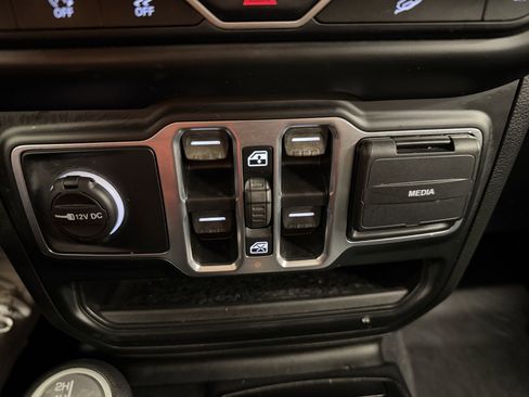 Used 2021 Jeep Wrangler Unlimited Sport image 34