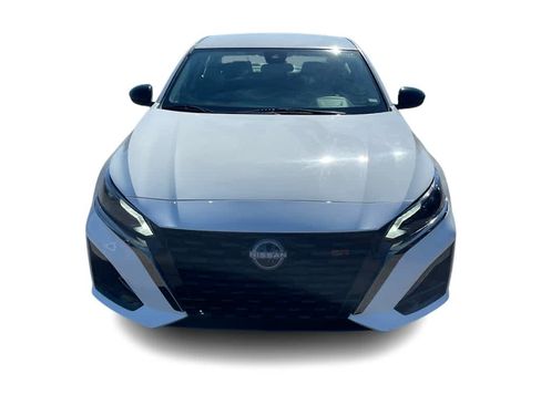 Used 2024 Nissan Altima 2.5 SR FWD image 2