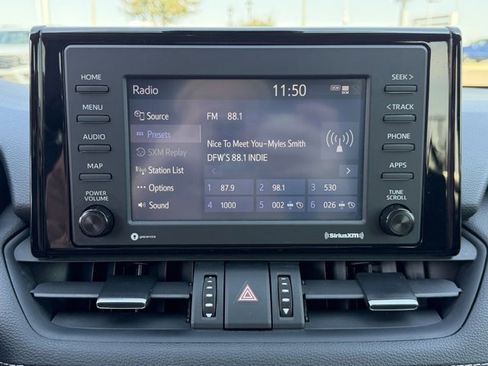 Used 2020 Toyota RAV4 XLE Premium image 15