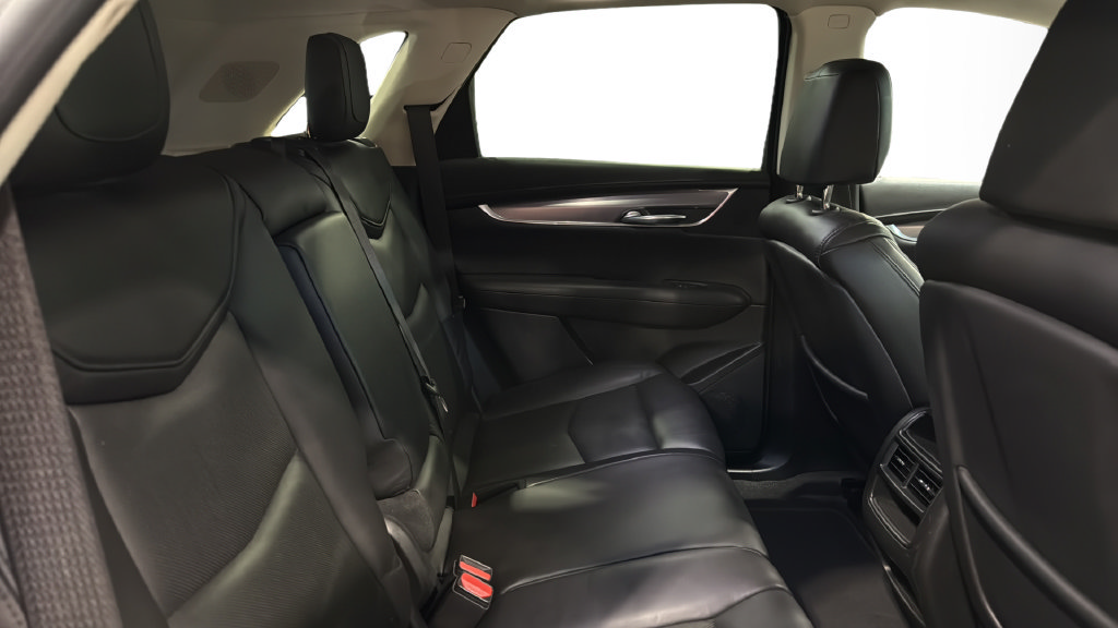 Used 2018 Cadillac XT5 Luxury w/ Driver Awareness Package AWD/4WD image 17