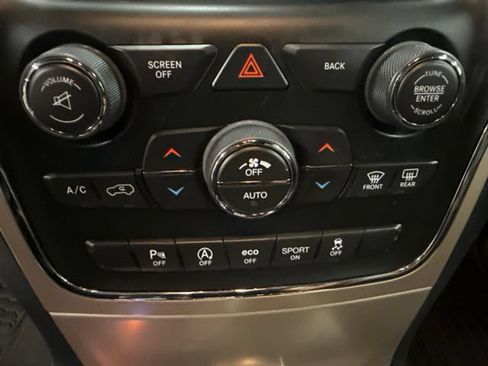 Used 2017 Jeep Grand Cherokee Limited AWD/4WD image 16