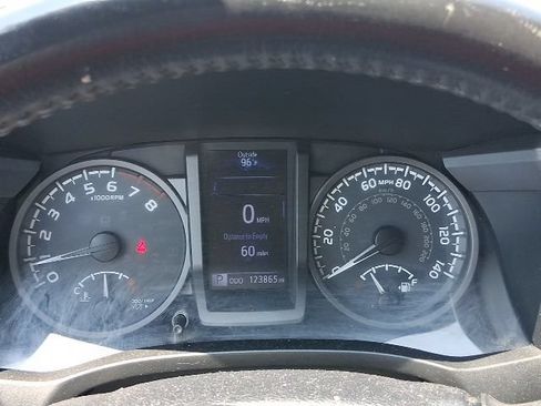 Used 2017 Toyota Tacoma TRD Sport w/ Tow Package (A/T) AWD/4WD image 24