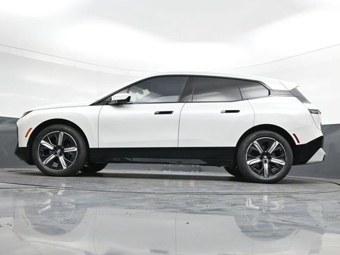 Used 2024 BMW iX xDrive50 w/ Premium Package AWD/4WD image 35