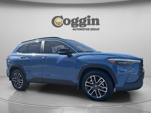 Used 2026 Toyota Corolla Cross XLE image 8