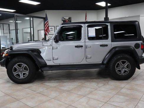 Used 2018 Jeep Wrangler Unlimited Sport S AWD/4WD image 2