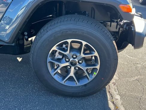 New 2026 Jeep Gladiator Sport AWD/4WD image 11