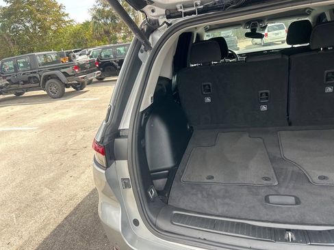 Certified 2023 Jeep Grand Cherokee Laredo w/ Luxury Tech Group I image 30