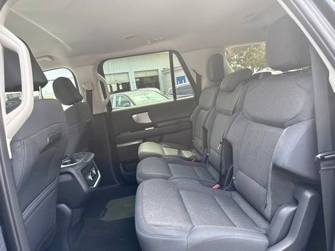 Used 2025 Ford Expedition Max Active AWD/4WD image 9