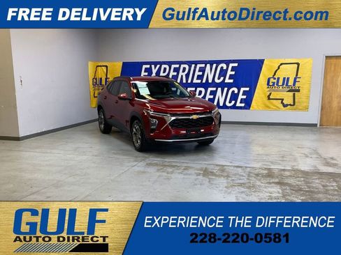 Used 2025 Chevrolet Trax LT w/ LT Convenience Package FWD image 1