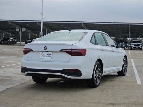 Used 2023 Volkswagen Jetta Sport image 4