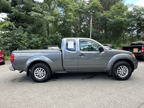 Used 2021 Nissan Frontier SV AWD/4WD image 3