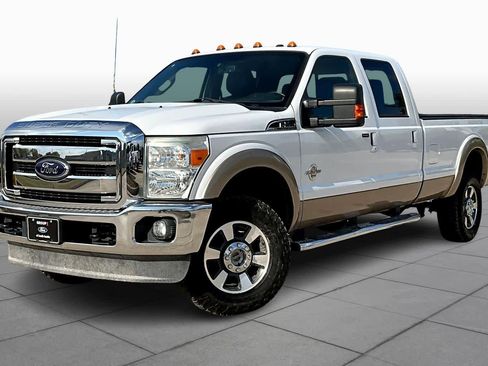 Used 2012 Ford F350 Lariat image 2