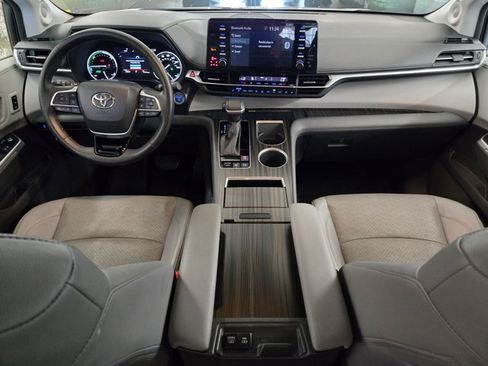 Used 2023 Toyota Sienna Limited AWD/4WD image 21