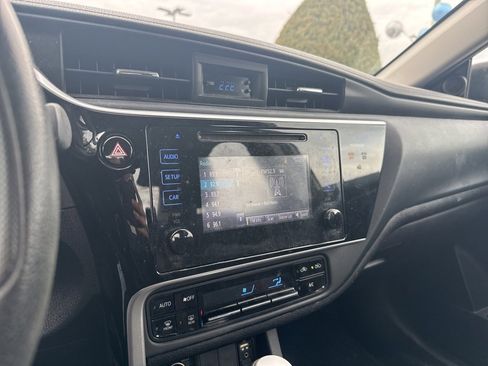 Used 2017 Toyota Corolla L image 11