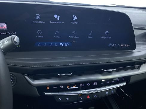 Certified 2024 Cadillac XT4 Premium Luxury image 5