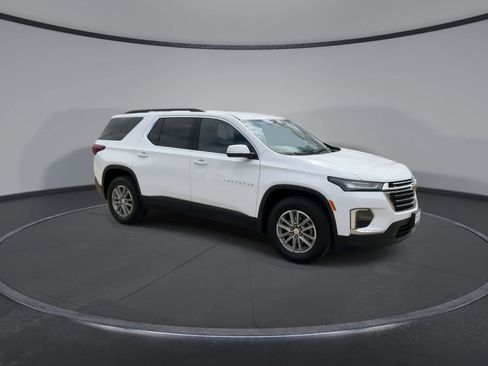 Used 2023 Chevrolet Traverse LT FWD image 2