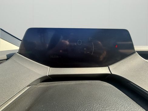 Used 2025 Toyota Prius LE FWD image 15