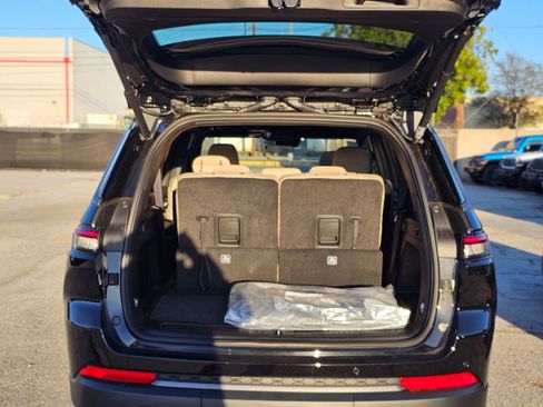 New 2026 Jeep Grand Cherokee L Limited w/ Limited Altitude Package AWD/4WD image 7