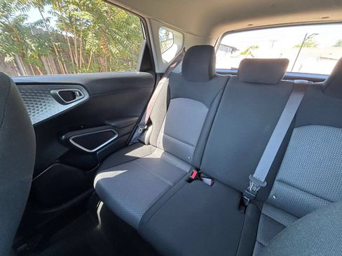 Used 2025 Kia Soul LX w/ LX Technology Package FWD image 37