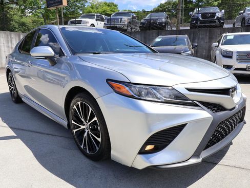 Used 2018 Toyota Camry SE w/ Convenience Package image 9
