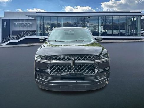 New 2026 Lincoln Navigator Reserve w/ Jet Appearance Package AWD/4WD image 2
