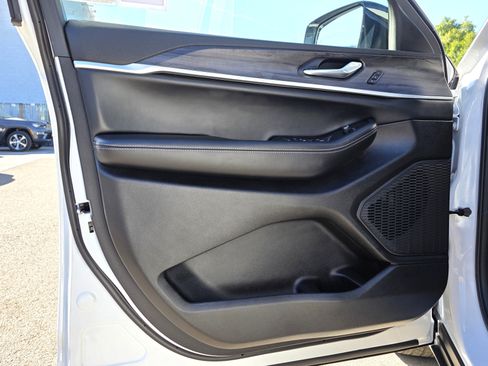 New 2025 Jeep Grand Cherokee L Limited image 11