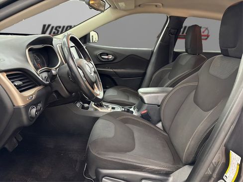 Used 2016 Jeep Cherokee Latitude w/ Cold Weather Group image 9