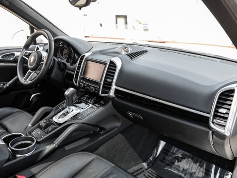 Used 2016 Porsche Cayenne AWD/4WD image 12