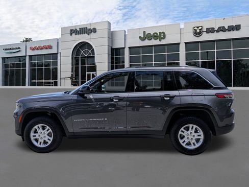 Certified 2024 Jeep Grand Cherokee Laredo w/ Trailer Tow Package AWD/4WD image 6