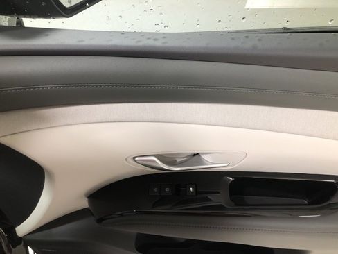 New 2025 Hyundai Tucson Limited image 14