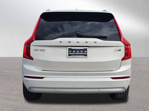 Certified 2022 Volvo XC90 T5 Momentum w/ Climate Package image 6