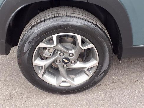 Used 2025 Chevrolet Trax LT FWD image 26