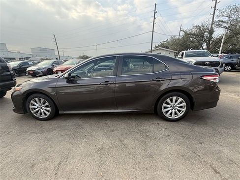 Used 2019 Toyota Camry LE image 8
