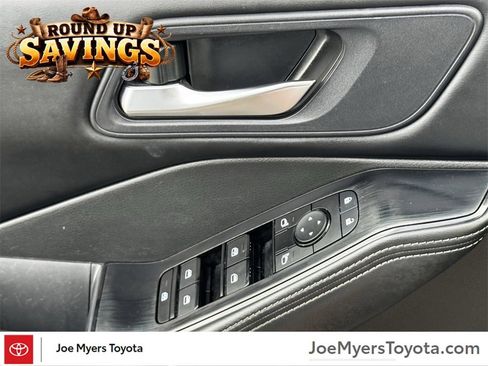 Used 2024 Nissan Rogue SV image 26