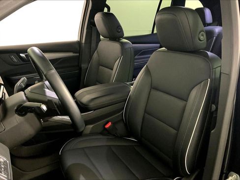 Used 2025 Buick Enclave Preferred FWD image 22