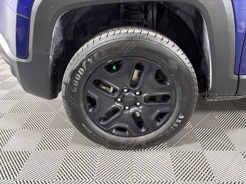Used 2018 Jeep Renegade Trailhawk AWD/4WD image 11